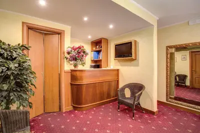 a hotel room with a desk and a mirror at Monti Guest House - Affittacamere in Rome