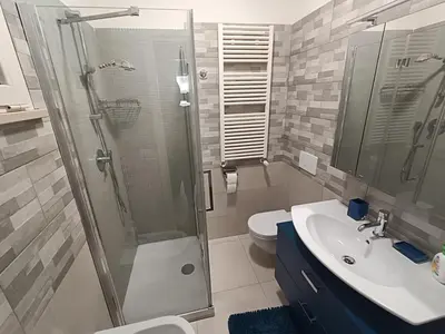 a bathroom with a shower and a toilet and a sink at Pato's Home - Appartamento Condiviso Con Parcheggio Gratuito in Rome