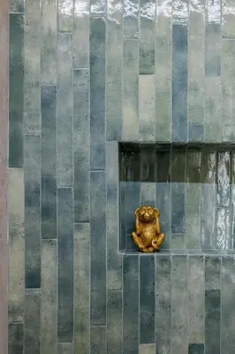 a gold frog sitting on top of a wall at Colosseum Essence - Homkeey Apartments in Rome