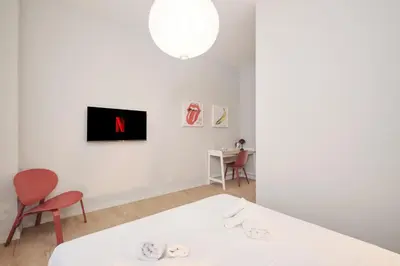 a white room with a bed and a table and chairs at Pop Domus Guest House o Affittacamere in Rome