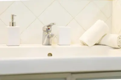 a bathroom sink with two towels and a faucet at Appartamento Vacanze a Roma San Giovanni - Affitto Breve, Comfort Moderno e Posizione Centrale in Rome