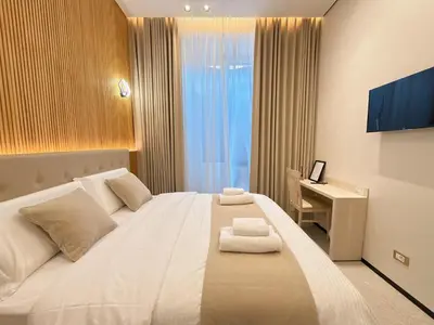 a bedroom with a large white bed and a desk at Luxe roma in Rome