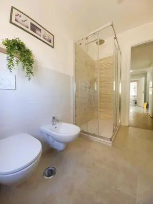 a bathroom with a shower and a toilet and a sink at MamaCri rifugio d'inverno a Roma in Rome