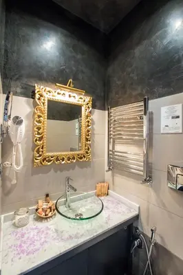 a bathroom with a sink and a mirror on the wall at Vaticano Julia Guest House in Rome