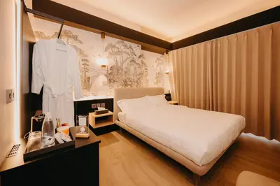 a bedroom with a large white bed and a table at Guest House Praesidium in Rome