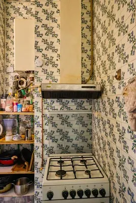 a kitchen with a stove top oven in a kitchen at PP Stanza Privata in Appartamento Pigneto in Rome