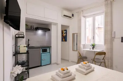 a kitchen with a table with towels on it at Appartamento vicolo Savelli in Rome