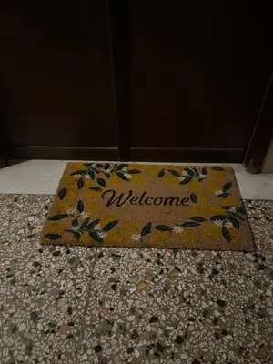 a welcome mat on a floor in front of a door at Incontro tra Oriente e Occidente in Rome