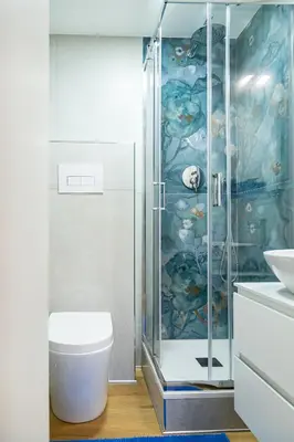 a bathroom with a shower and a toilet at Moderno e centrale, a 2 min dalla metro B in Rome