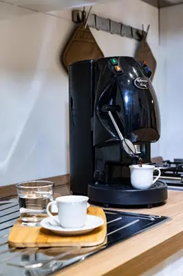 a coffee maker sitting on a counter with two coffee cups at Moderno e centrale, a 2 min dalla metro B in Rome