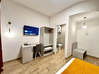 an office with a desk and a toilet in a room at Qg Golden Rooms in Rome