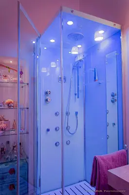 a bathroom with a shower with a glass door at Sunset Home CRIS in Rome