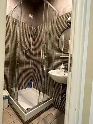a bathroom with a shower and a sink at SUNSHINE ROOMS 1s in Rome