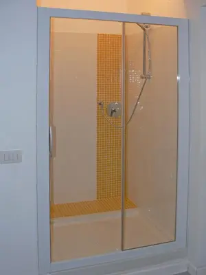 a shower with a glass door in a bathroom at B&b Il Sampietrino Dei Cavalleggeri in Rome