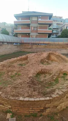 a large dirt area in front of a building at Domus Piscariae in Rome
