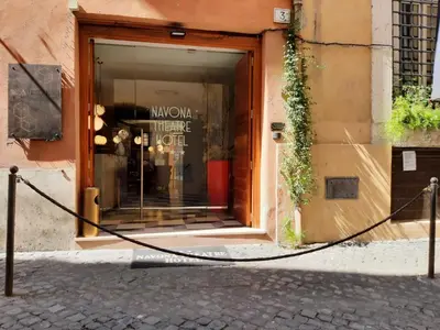 a store window with a rope in front of it at Navona Theatre Hotel in Rome