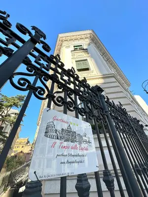 a sign on a gate in front of a building at Appartamento Il Tempio Della Capitale in Rome