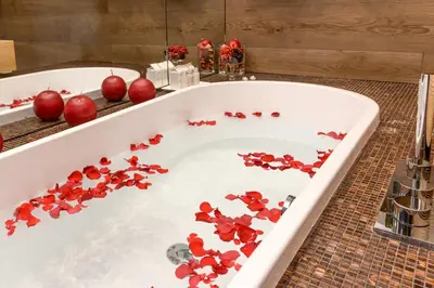 a bath tub filled with red flowers in a bathroom at Sun Suite Luxury Pantheon in Rome