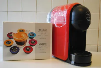 a red and black toaster next to a box with cups at Casa Vacanza Home Sweet Home di Fatha in Rome