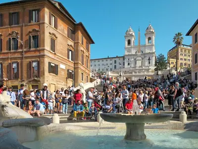 a crowd of people sitting around a fountain in a city at Apartment Charmantes- komfortables Studio im Herzen von Rom by Interhome in Rome