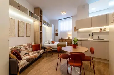 a living room with a couch and a table at Loft moderno e silenzioso a Trastevere in Rome