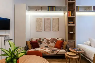 a living room with a couch and a table at Loft moderno e silenzioso a Trastevere in Rome