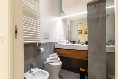 a bathroom with a sink and a toilet and a tub at Appartamento moderno a 5 minuti dal Vaticano in Rome
