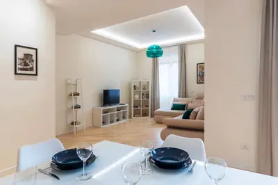 a dining room with a white table and chairs at Appartamento moderno a 5 minuti dal Vaticano in Rome