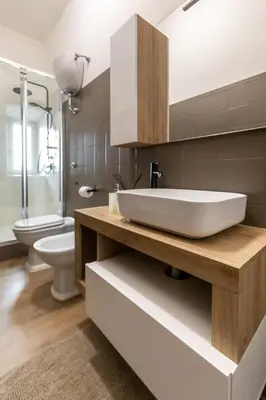 a bathroom with a white sink and a toilet at Stazione Termini - primo piano con ascensore in Rome