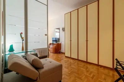 a living room with a couch and a glass table at Appartamento ben collegato con aeroporto e centro in Rome
