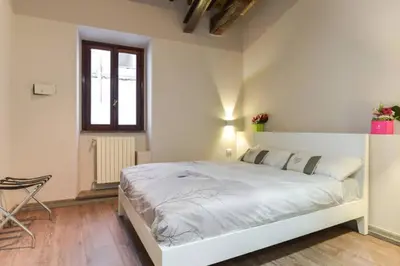 a bedroom with a large white bed in a room at Navona Rubens Lodge in Rome