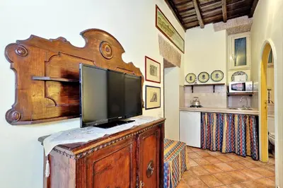 a living room with a tv on a wooden cabinet at Appartamento Sforza a Monti in Rome