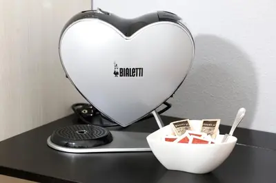 a heart mirror on a desk with a bowl of money at Casa Dania in Rome