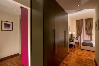 a room with a bedroom with a bed and a closet at Suitedreams in Rome