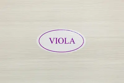 a white label with the word viola on a wooden surface at Re di Luna B&B in Rome