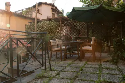 a patio with a table and an umbrella at Le Scalette in Rome