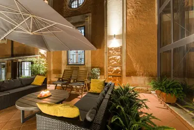a living room with a couch and an umbrella at Villa Michelangelo Deluxe in Rome