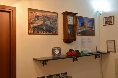 a room with a clock on a wall at Roma sogno infinito in Rome