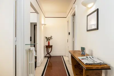 a hallway with a wooden table in a room at Gatsby Guest House - Zen 60 in Rome