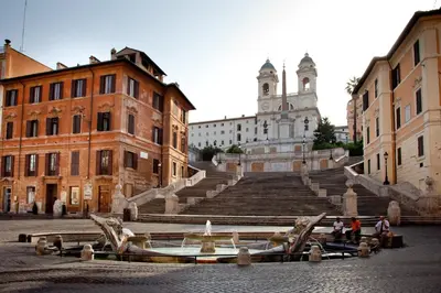 a building with a fountain in the middle of a city at Romalibera in Rome
