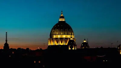 a lit up dome of a building at night at Casa Vacanza 