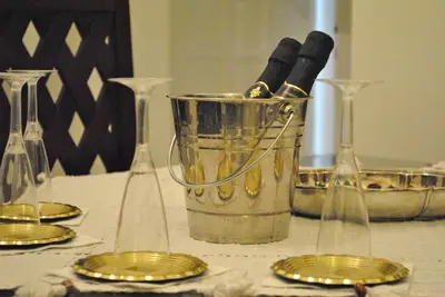 a table with gold plates and a bucket on it at Simon's place in Rome