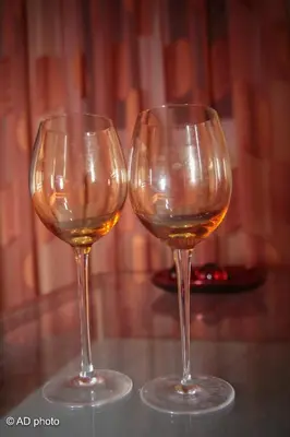 two wine glasses sitting on top of a table at Homesuitehome in Rome