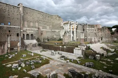 a view of the ruins of a building at Residenza Maritti Decò Style- Guesthouse in Rome