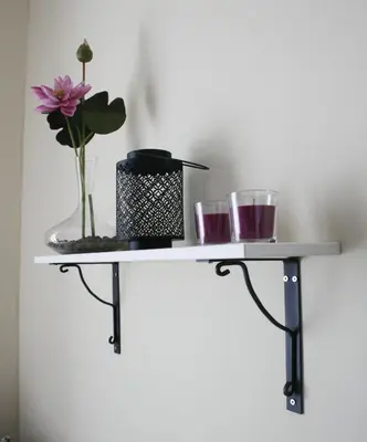 a shelf with a vase and two glasses on it at Capital Flat 9/b in Rome