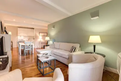 a living room with a couch and a table at Appartamento con vista sul Vittoriano in Rome