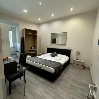 RHS Rienzo Suites