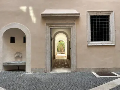 an entrance to a building with an archway at Lovatelli Home al Campidoglio in Rome