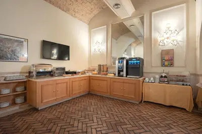 a large room with aasteryasteryasteryasteryasteryasteryasteryasteryasteryasteryastery at Hotel Flavia in Rome