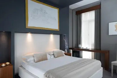 a bedroom with a large white bed and a window at Hotel Metropolis in Rome